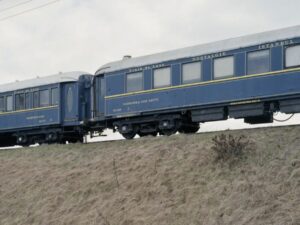 Le groupe Accor a entrepris la rénovation de deux voitures du légendaire Nostalgie-Istanbul-Orient-Express, découvertes en Pologne en 2015, avec pour objectif de les restaurer complètement d'ici 2024